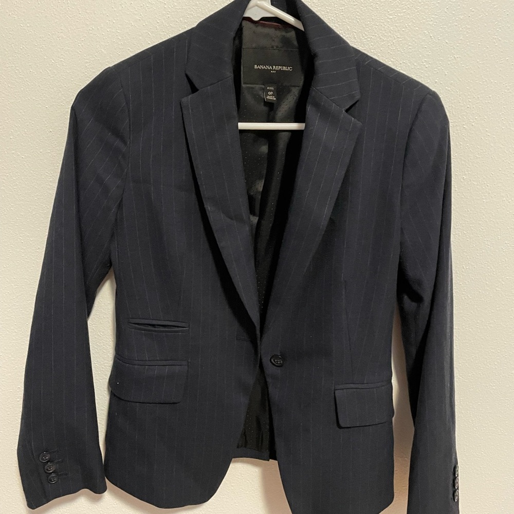 Gently used blazer jacket by Banana Republic size 0P